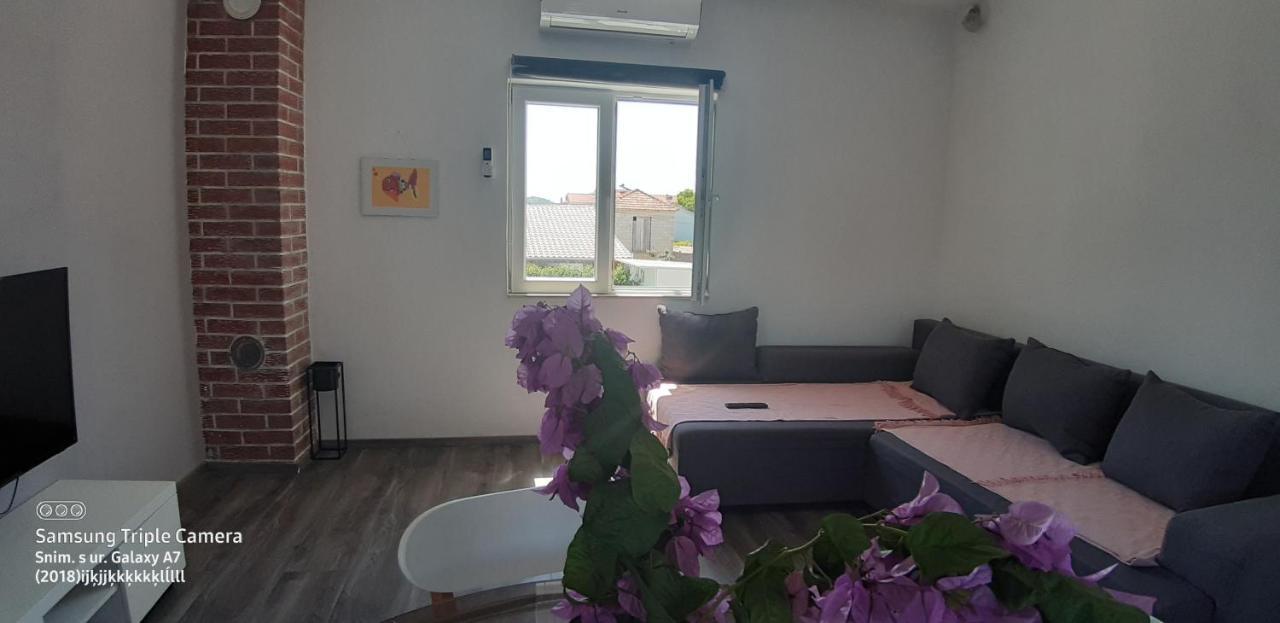 Katarina Appartement Pakoštane Buitenkant foto